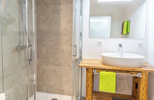 Glatt Apartment | Modern apartment in a quiet location with a view of the Glatt moated castle