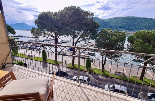 Sarnico Apartment | Modern apartment directly on the lakefront