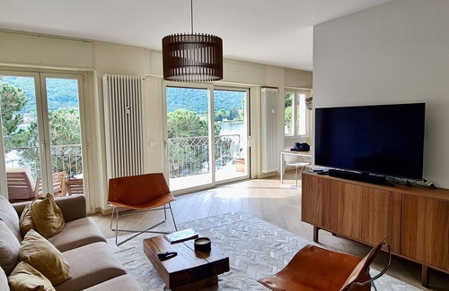Sarnico Apartment | Modern apartment directly on the lakefront