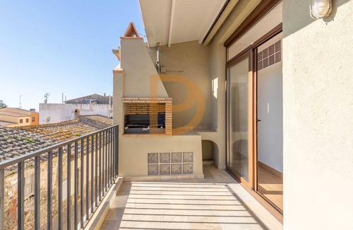 Vilamaniscle Apartment | Modern Apartment for Six People in Vilamaniscle