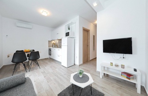 Seline Apartment | Modern apartment for 2-4 persons with garden view and pool use