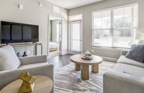 Paw Creek Apartment | Modern Apartment in Prime Location (ID5876X32)