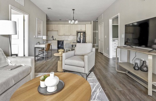 Paw Creek Apartment | Modern Apartment in Prime Location (ID5876X32)