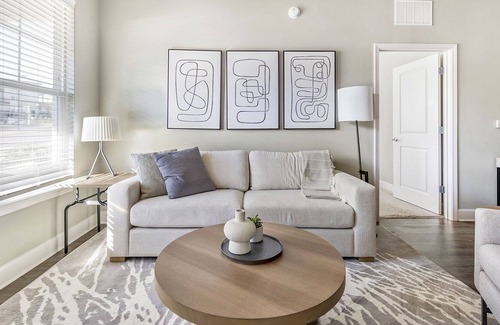 Paw Creek Apartment | Modern Apartment in Prime Location (ID5876X32)