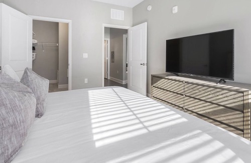 Paw Creek Apartment | Modern Apartment in Prime Location (ID1200X654)