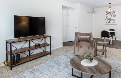 Lewis Center Apartment | Modern Apartment in Prime Location (ID4782X33)