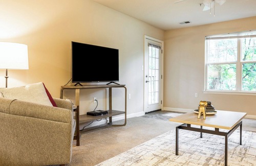 North Newport News Apartment | Modern Apartment in Prime Location (ID9647X69)