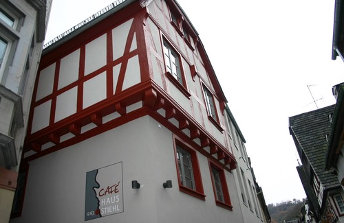 Mainz-Bingen Apartment | Modern apartment in a historic half-timbered house for up to 16 people