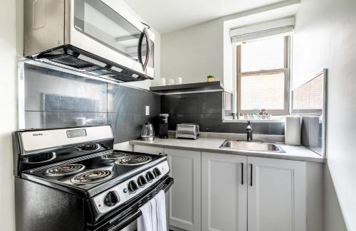Hamilton Apartment | Modern Apartment in a Trendy Neighbourhood