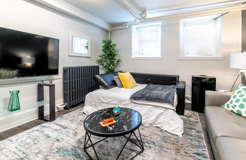Hamilton Apartment | Modern Apartment in a Trendy Neighbourhood