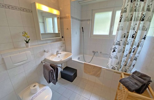 Minusio Apartment | Modern apartment in a well-kept apartment building in a quiet location