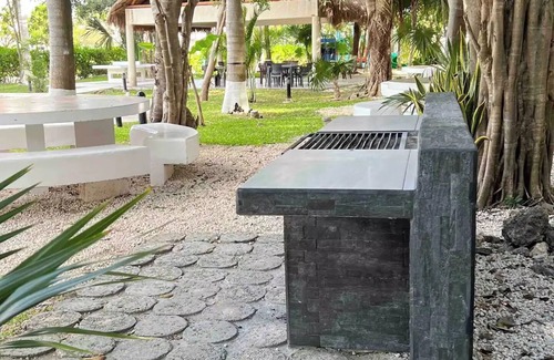 Jacinto Pat Apartment | Modern Apartment in Cancun! Family condo with pool