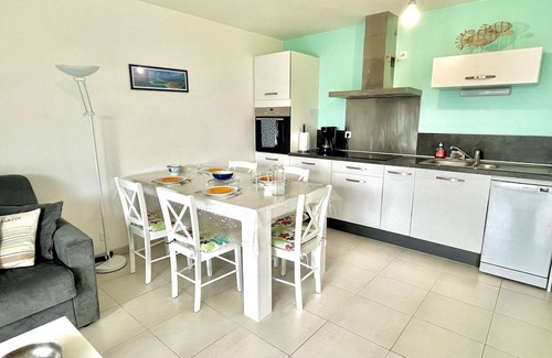 Etel Apartment | Modern apartment in Étel, near beach, 2 rooms with private parking