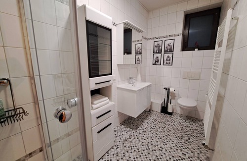 Bexbach Apartment | Modern apartment in Oberbexbach, for up to 5 people, with desk & parking space