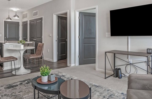 Bowling Green Apartment | Modern Apartment in Prime Location (ID9374)