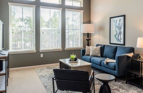 Bowling Green Apartment | Modern Apartment in Prime Location (ID3589X29)