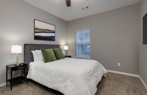 Mount Juliet Apartment | Modern Apartment in Prime Location (ID4329)