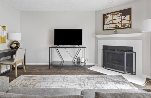 Vancouver Apartment | Modern Apartment in Prime Location (ID1274X054)