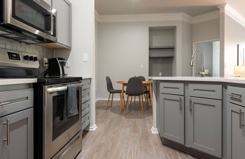Falconhead Apartment | Modern Apartment in Prime Location (ID3426X15)