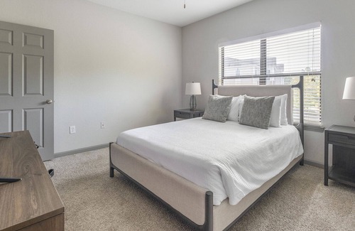 Sand Ridge Apartment | Modern Apartment in Prime Location (ID7763X41)