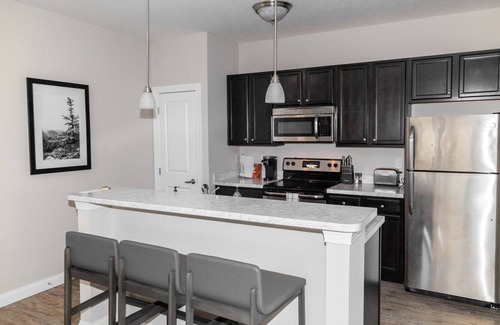 Lewis Center Apartment | Modern Apartment in Prime Location (ID5458)
