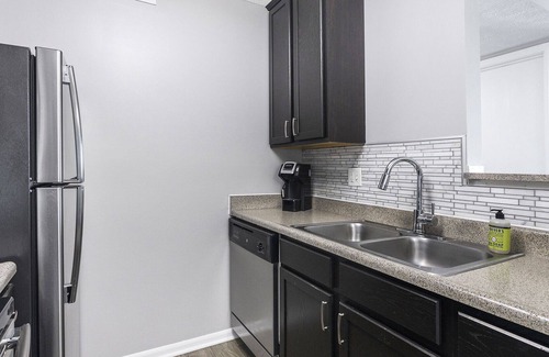Lewis Center Apartment | Modern Apartment in Prime Location (ID9303X46)
