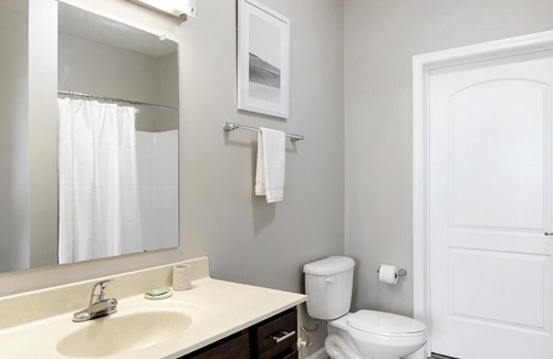 Worthington Apartment | Modern Apartment in Prime Location (ID7866X62)