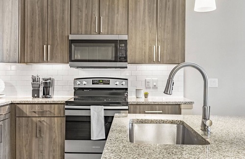 La Porte Apartment | Modern Apartment in Prime Location (ID7956X19)