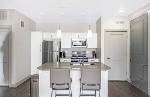 Longmont Apartment | Modern Apartment in Prime Location (ID8582X12)