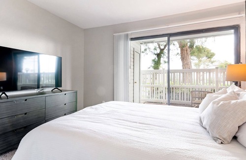 South Redlands Apartment | Modern Apartment in Prime Location (ID9219X12)