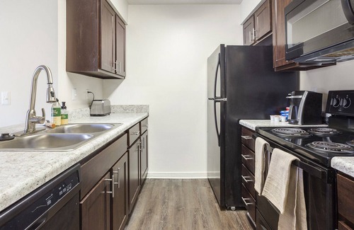 Richmond Apartment | Modern Apartment in Prime Location (ID3749X24)