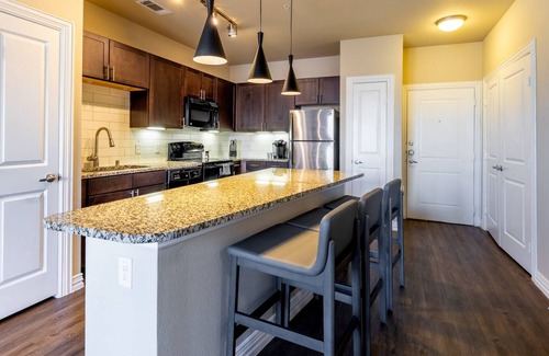 Southwest Carrollton Apartment | Modern Apartment in Prime Location (ID3882)