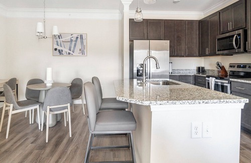 Clayton Apartment | Modern Apartment in Prime Location (ID1012X166)