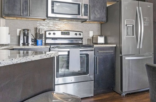 El Paso Apartment | Modern Apartment in Prime Location (ID3565X37)