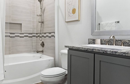 El Paso Apartment | Modern Apartment in Prime Location (ID8815X52)