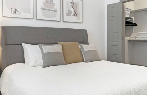 El Paso Apartment | Modern Apartment in Prime Location (ID8815X52)