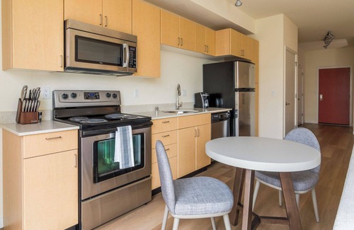 Everett Apartment | Modern Apartment in Prime Location (ID1208X070)