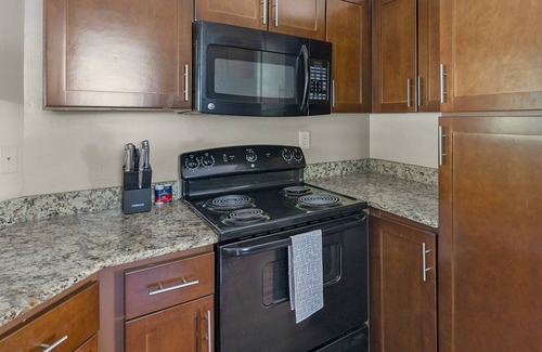 Germantown Apartment | Modern Apartment in Prime Location (ID6057)