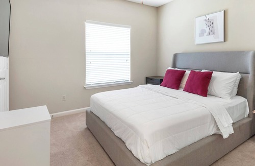 Germantown Apartment | Modern Apartment in Prime Location (ID9507X17)
