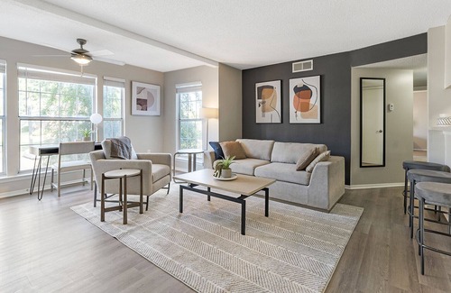 Cordova Apartment | Modern Apartment in Prime Location (ID9655X37)