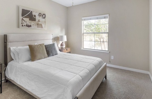 Germantown Apartment | Modern Apartment in Prime Location (ID6658X24)