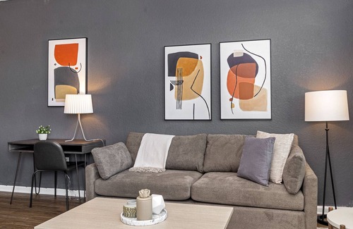 Meadow Woods Apartment | Modern Apartment in Prime Location (ID9830X56)