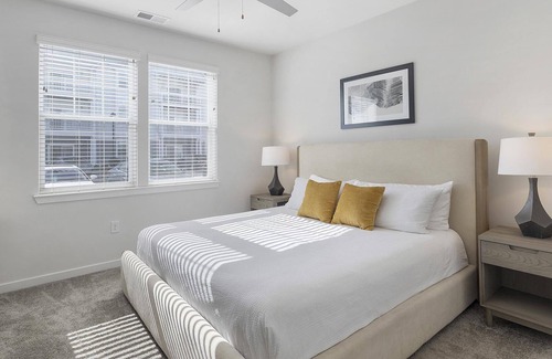 Norfolk - Virginia Beach Apartment | Modern Apartment in Prime Location (ID4693X56)