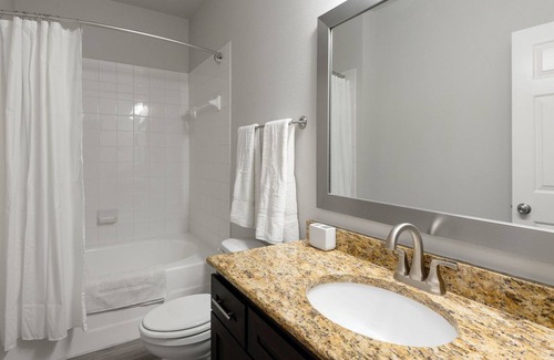 Austin Apartment | Modern Apartment in Prime Location (ID1747)