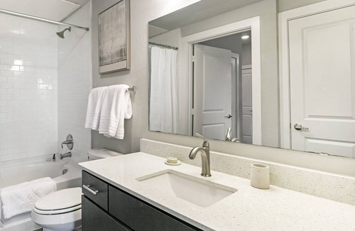 Los Indios Apartment | Modern Apartment in Prime Location (ID3972X98)