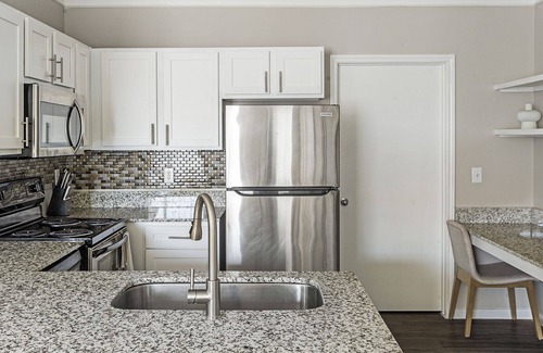McNeil Apartment | Modern Apartment in Prime Location (ID8629X70)