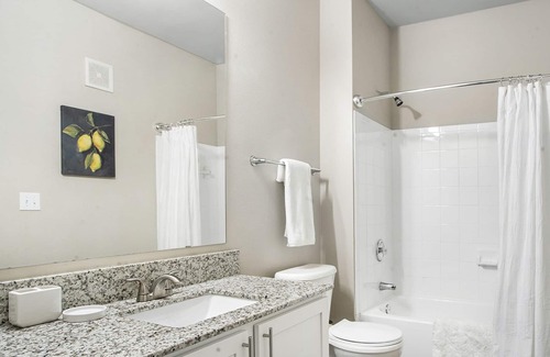 McNeil Apartment | Modern Apartment in Prime Location (ID2860X1)