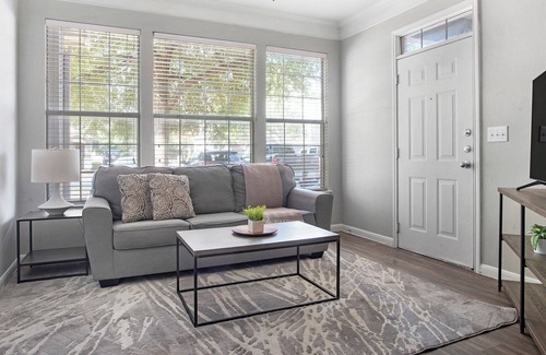 McNeil Apartment | Modern Apartment in Prime Location (ID6101X53)