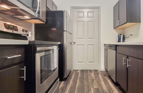 Denver Apartment | Modern Apartment in Prime Location (ID5166X12)