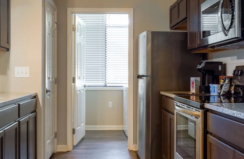 Wilmington Apartment | Modern Apartment in Prime Location (ID9422X79)